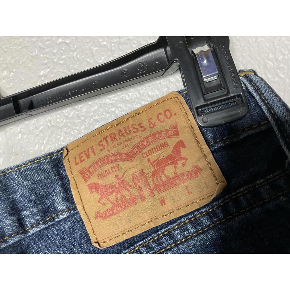 < Levi’s Cut Off Distressed Hem Denim Shorts > - Picture 2 of 5